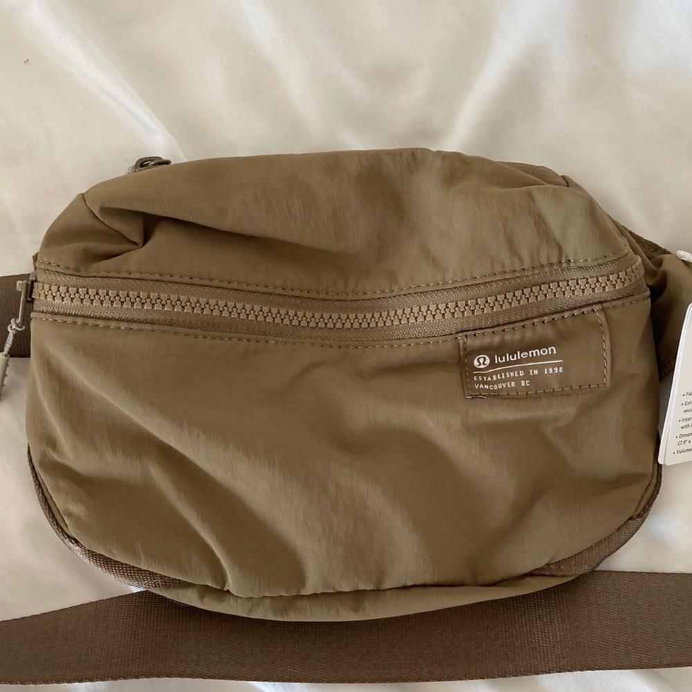 Nwt lululemon clean lines belt bag color artifact